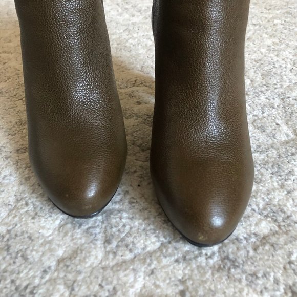 Balenciaga Textured Leather Ankle Boots - Size 40 - Picture 10 of 10